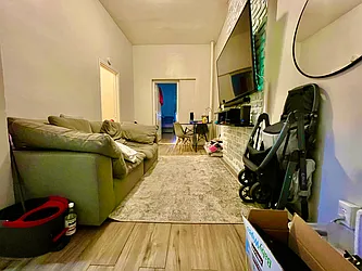 Rented by R New York