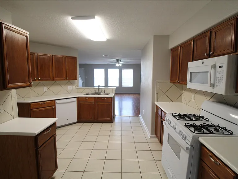 2834 Iris Valley Way — Photo 6