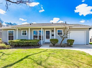 1136 S Glenn Trl, Elk Grove Village, IL 60007