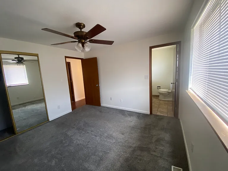 2634 W Texas St — Photo 2