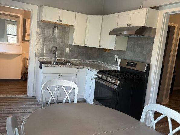 784 Park Ave FLOOR 2, Cranston, RI 02910