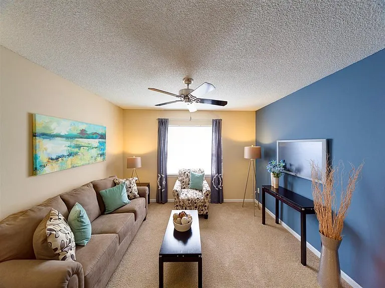 Holly Cove Apartments — Photo 10