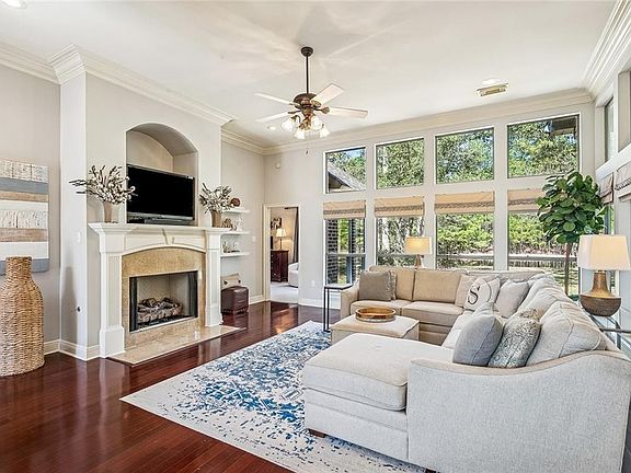 5th image of 273 Empress Ct