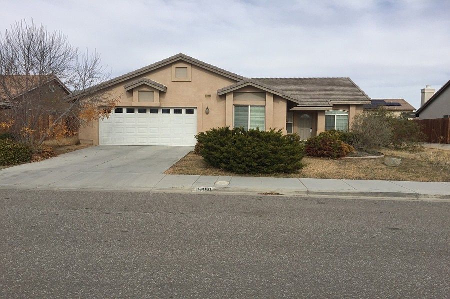 1st image of 15990 Oak Ct