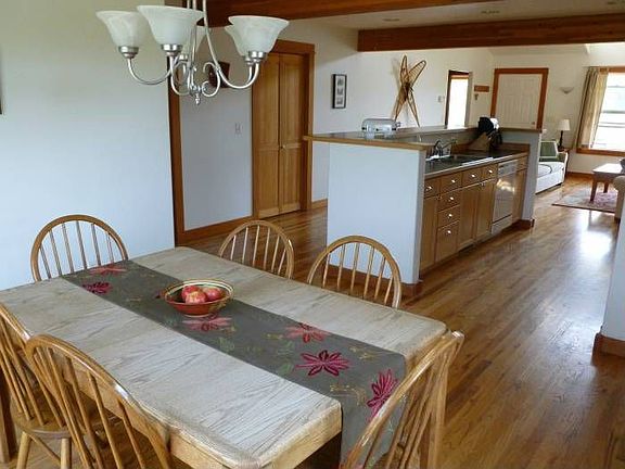 Dining/kitchen