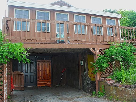 2nd image of 493 Broad St