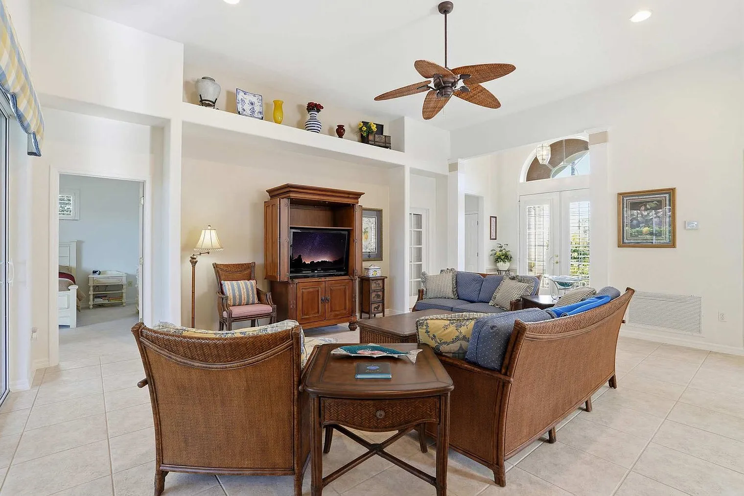 3 bed, 2.0 bath, 4004 sqft, $6,330 — Photo 3