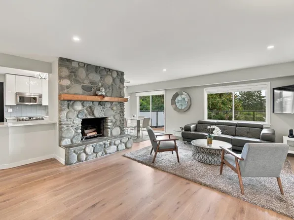 1103 Cloverley St, North Vancouver, BC V7L 1N7