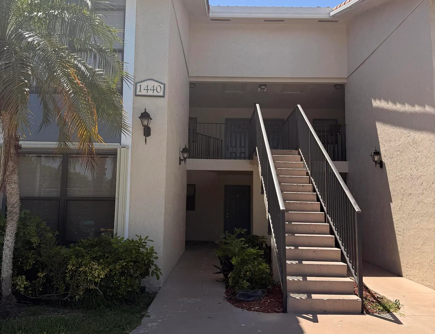 2 bed, 2.0 bath, 904 sqft, $1,950 — Photo 1