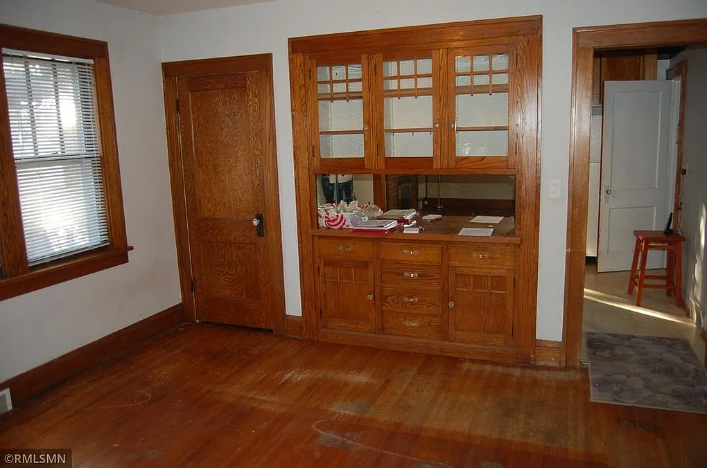 6 bed, 3210 sqft, $3,450 — Photo 3