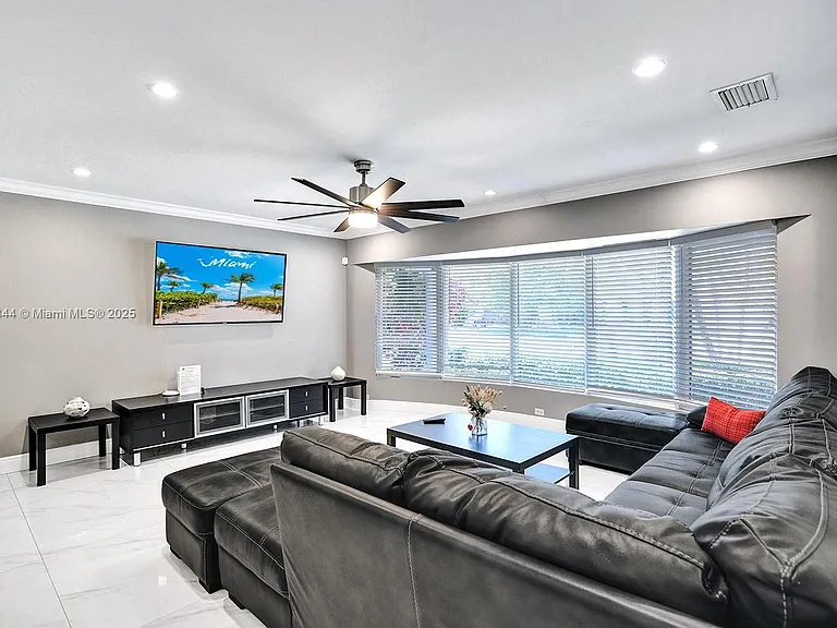 1301 Rodman St — Photo 31