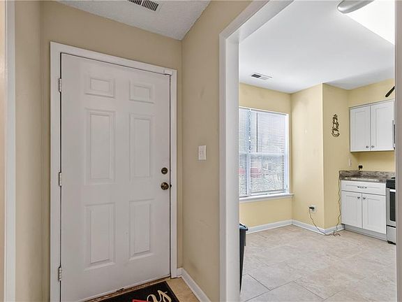 3rd image of 6 Chinaberry Pl