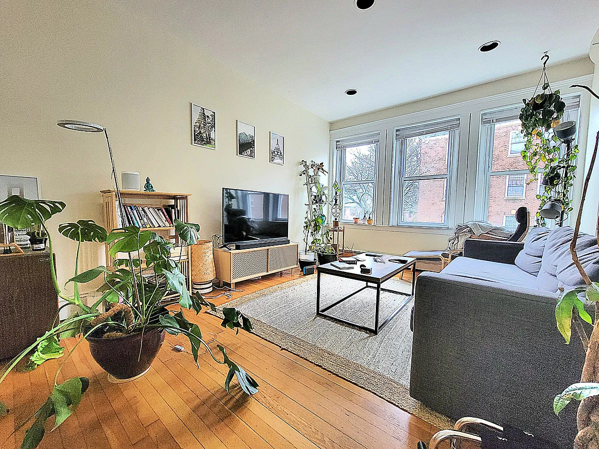 Building Photo - 94 Pleasant St #3
