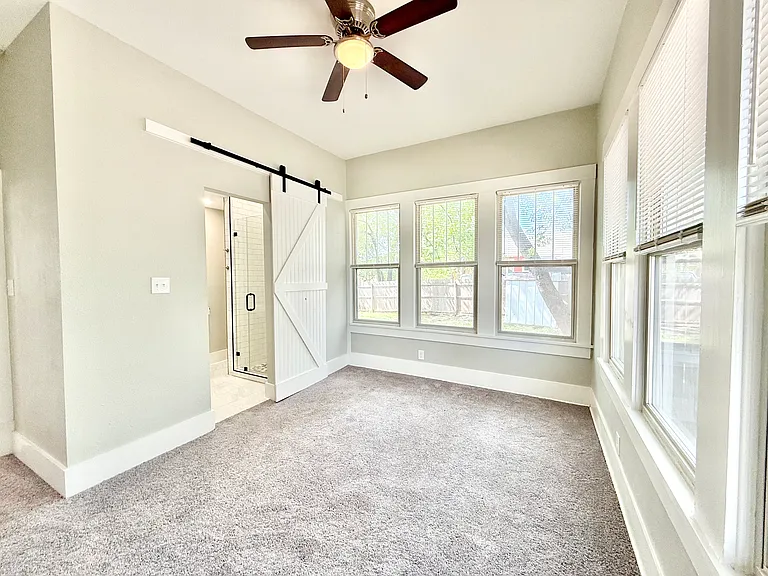 1201 E Lamar St — Photo 34