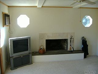 2nd image of 465 Theresa Dr