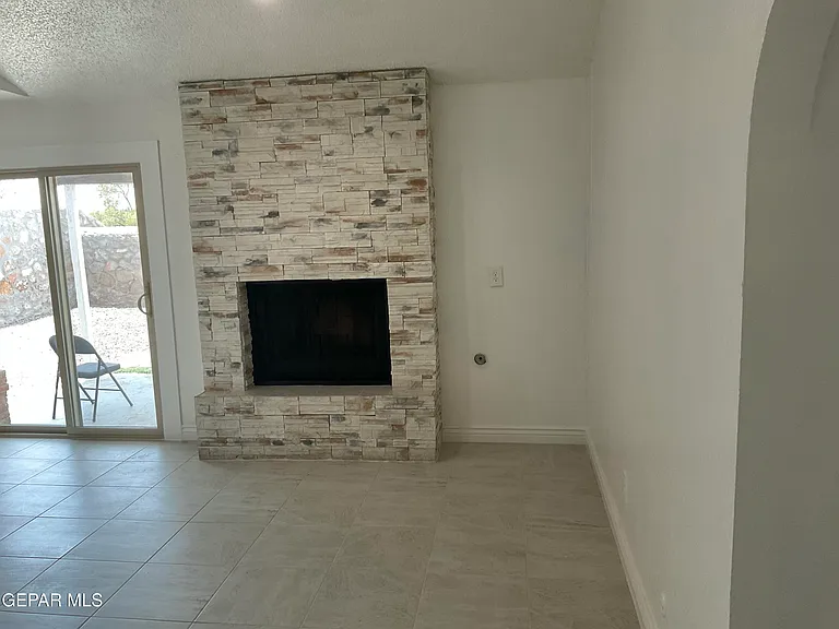 335 Flynn Dr — Photo 10