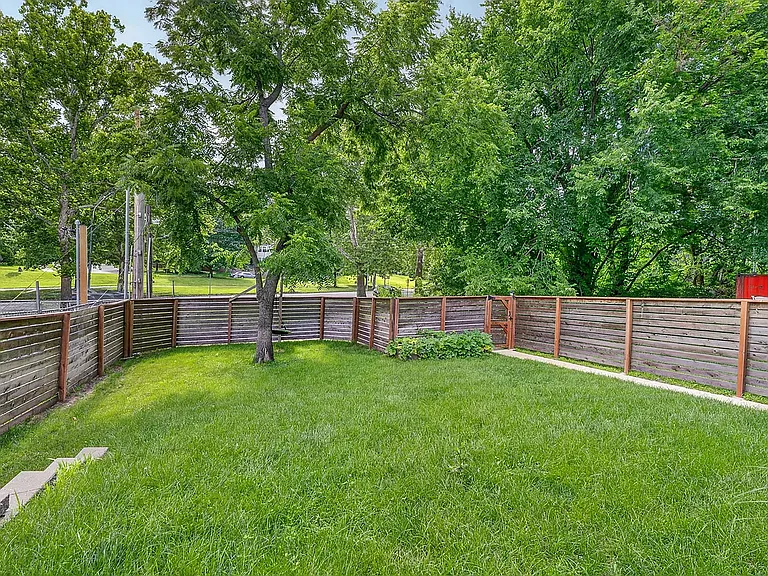 1742 Belleview Ave — Photo 43