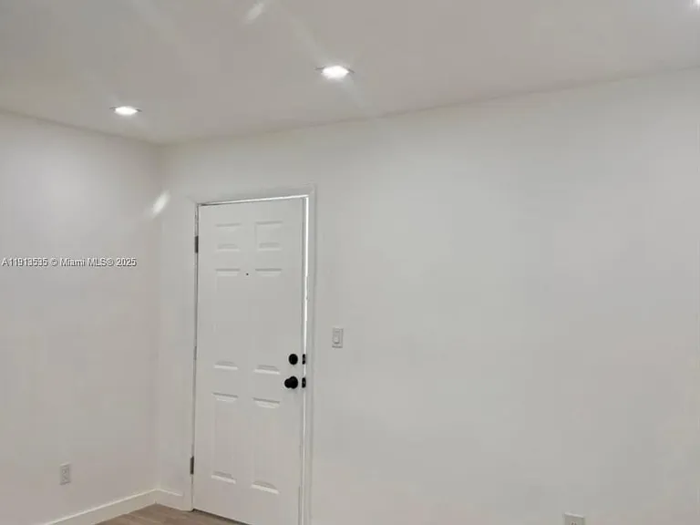 7535 NE 2nd Ct #1 — Photo 27