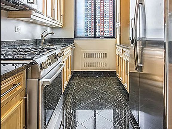 5th image of 145 W 67th St APT 28H