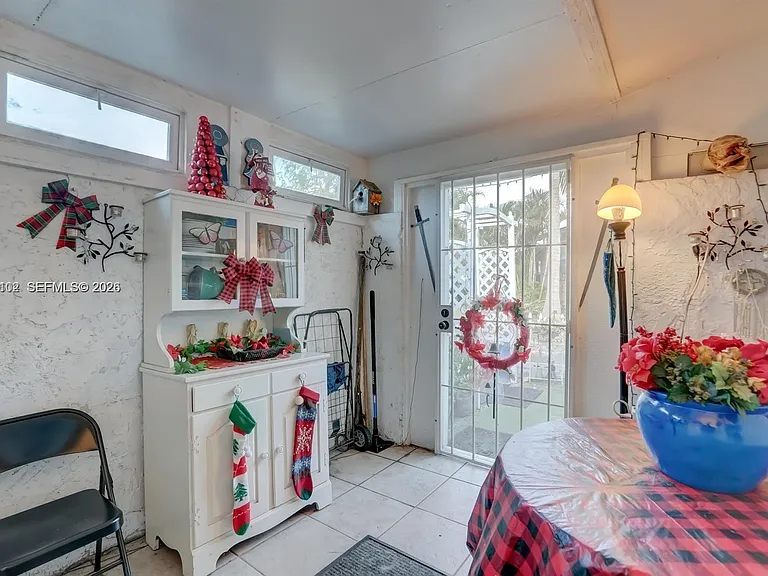 2200 SW 42nd Way — Photo 3