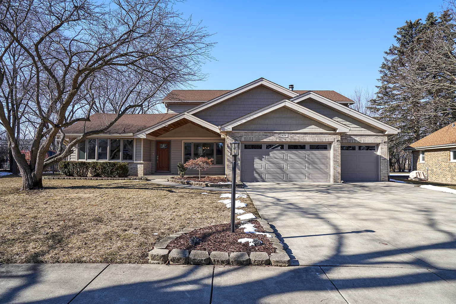 1654 Silverpine Dr photo 1