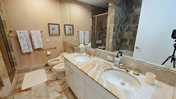 Rented by Compass | media 14