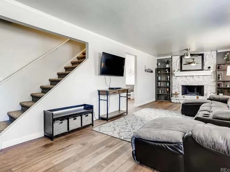 4003 S Walden St — Photo 3