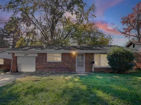 824 Marias Dr, Saint Louis, MO 63137