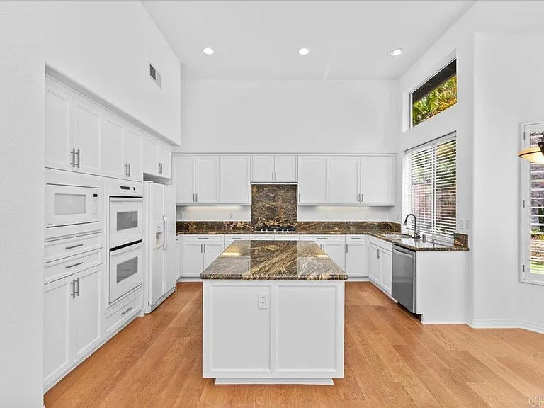 219 Pacific View Ln — Photo 19