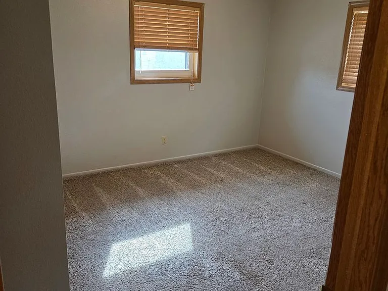 352 Main St — Photo 12