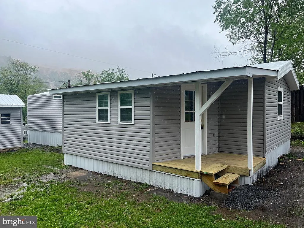 2 bed, 1.0 bath, $1,100 — Photo 1