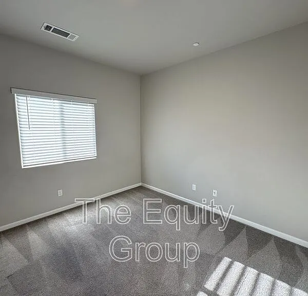 514 S Summit St #102 — Photo 13