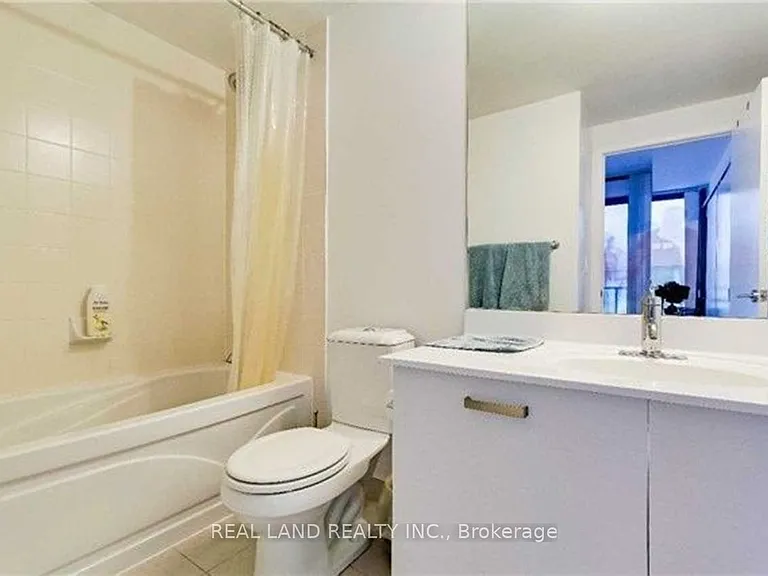 832 Bay St #502 — Photo 13