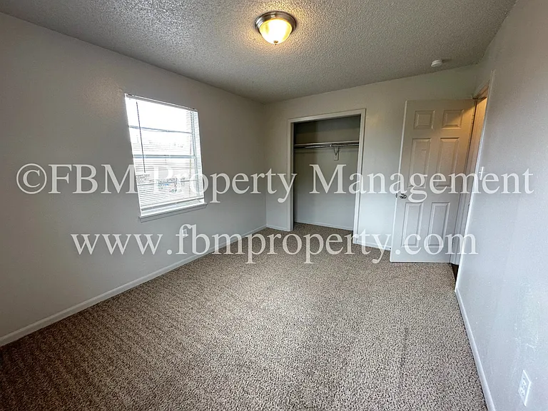 825 Tehuacana Dr #404 — Photo 9