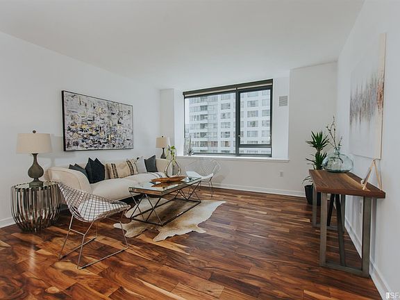 2nd image of 260 King St Unit 459
