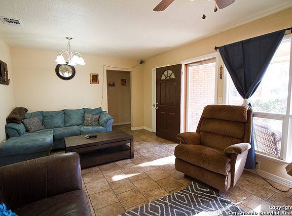 3rd image of 4719 Trailwood Dr