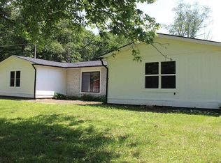 15074 N McCauley Ln, Mount Vernon, IL 62864