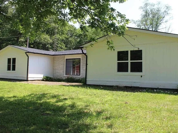 15074 N McCauley Ln, Mount Vernon, IL 62864
