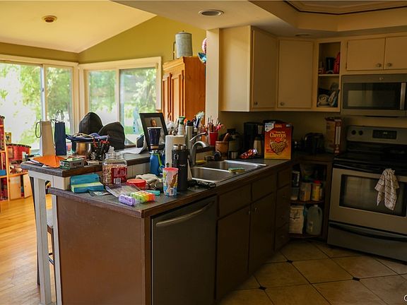 3rd image of 2269 Jagow Rd