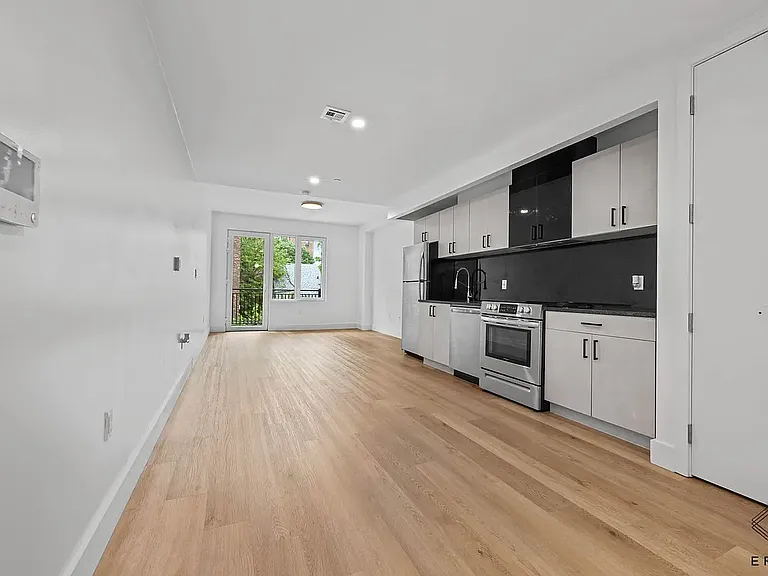 2045 Ocean Ave #502 — Photo 8