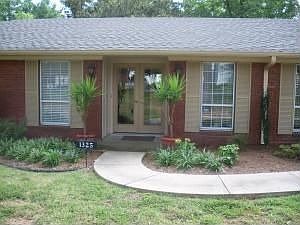 1st image of 1325 Lakeshire Dr