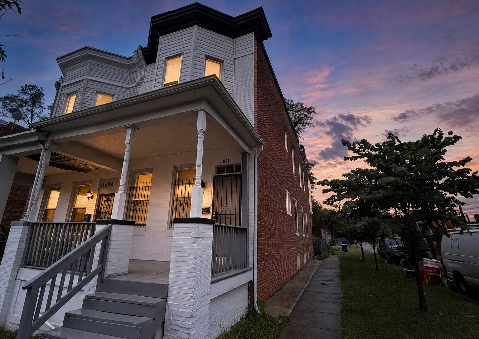 Beautifully Renovated 4BR/2.5BA Corner Home | Modern Kitchen & Spacious Yard — Photo 4