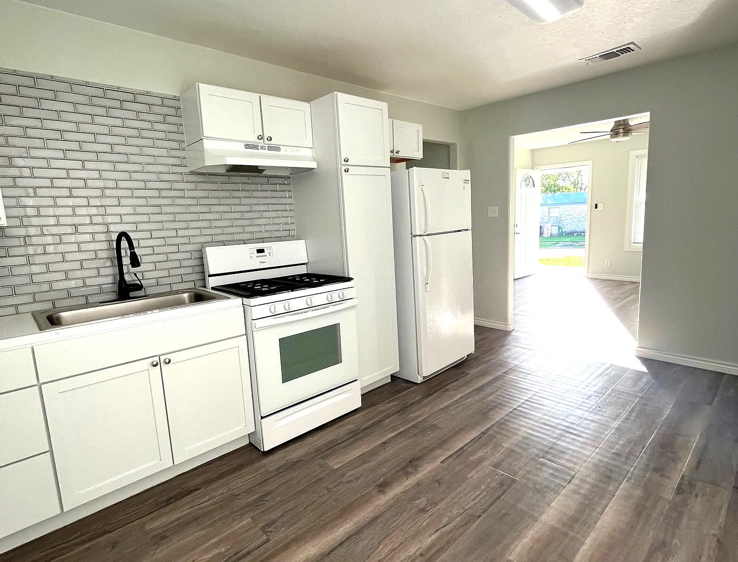 2 bed, 784 sqft, $1,000 — Photo 4