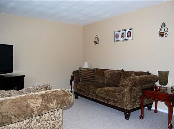 5th image of 324 Barcelona Ln