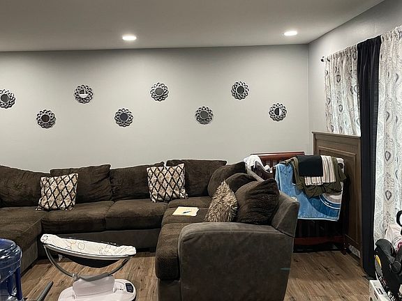 5th image of 553 Alton Ct