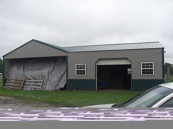 Pole barn w/electric