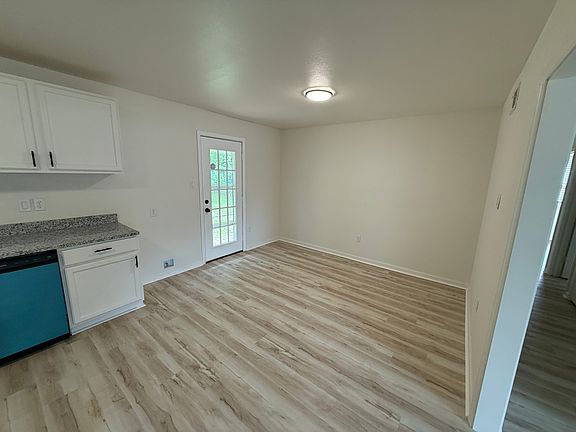 3rd image of 9906 Brooks Ln