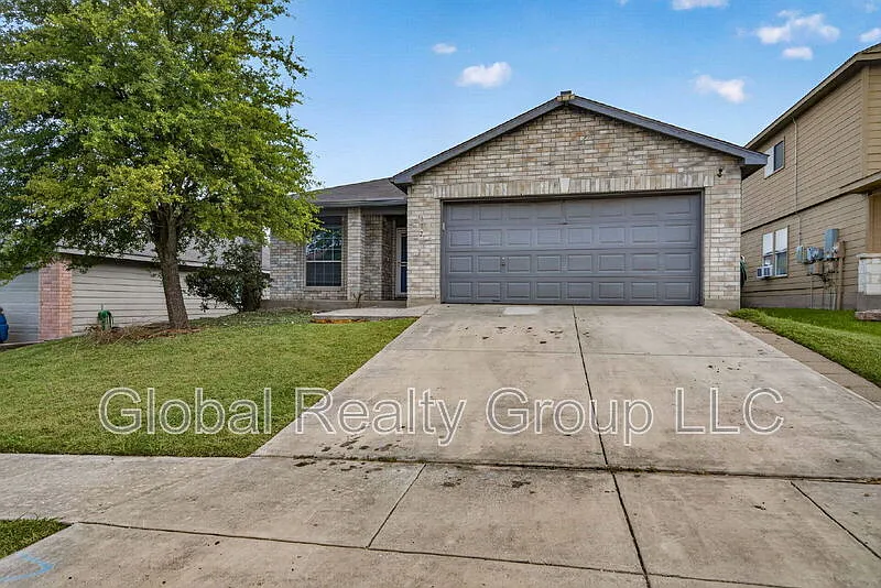 4 bed, 2.0 bath, 1795 sqft, $1,795 — Photo 1