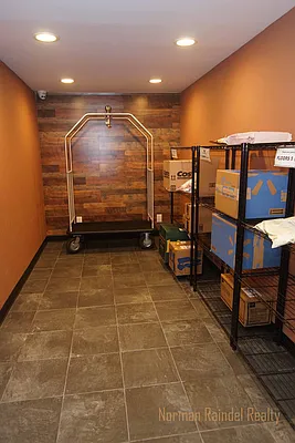 Rented by Norman Raindel, LREB | media 24