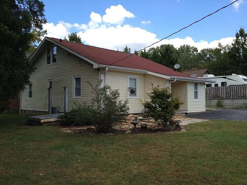 1st image of 2118 Parkway Dr